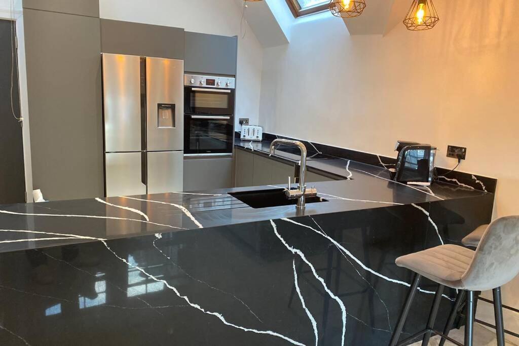 Luxury Royal Mile Boutique 2Bedroom Apartment Edinburgh Kültér fotó